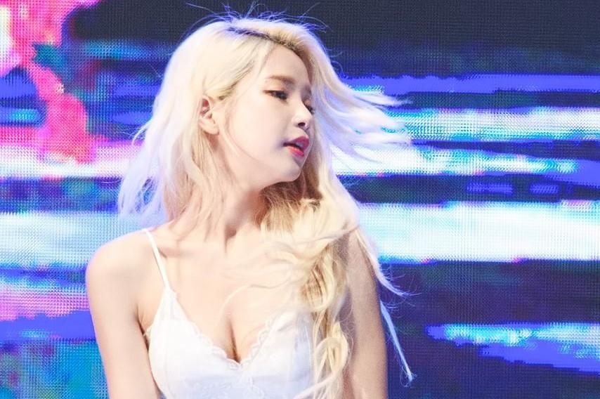 thủ lĩnh mamamoo xé áo ảnh 2 thu linh mamamoo xe ao anh 2