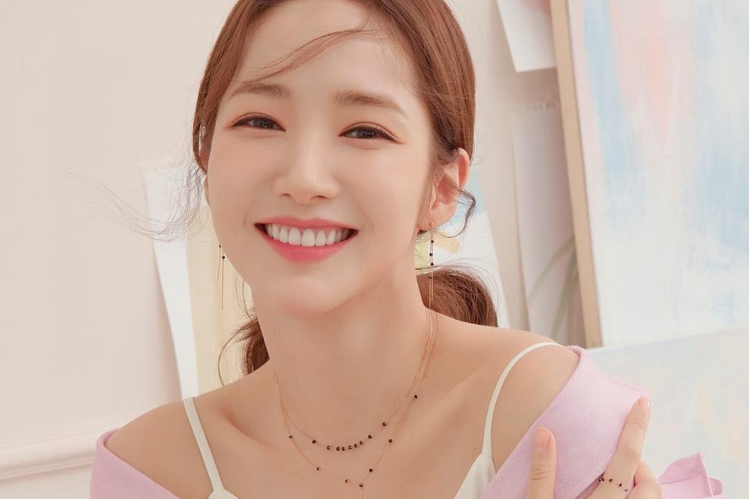 'Nu hoang dao keo' Park Min Young xinh dep khi vao vai fan cuong Kpop hinh anh