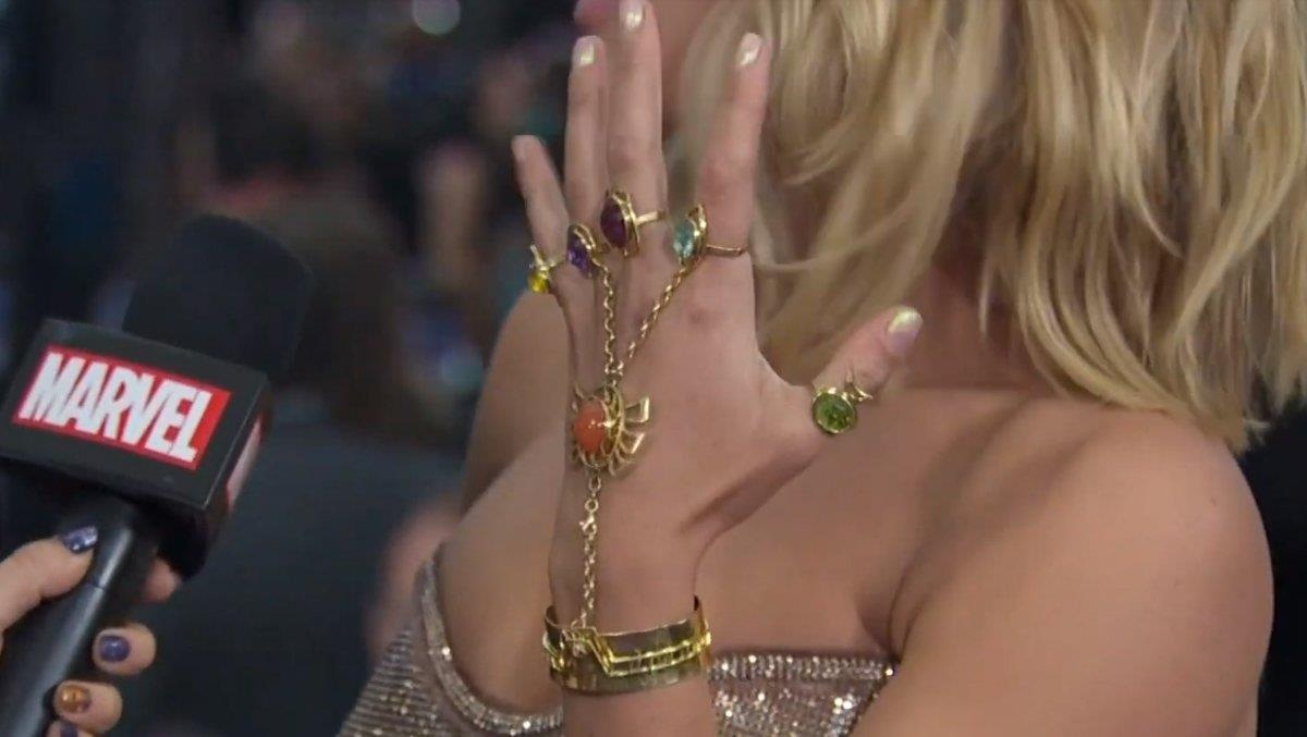 2 mỹ nhân avengers đeo đá vô cực ảnh 3 2 my nhan avengers deo da vo cuc anh 3