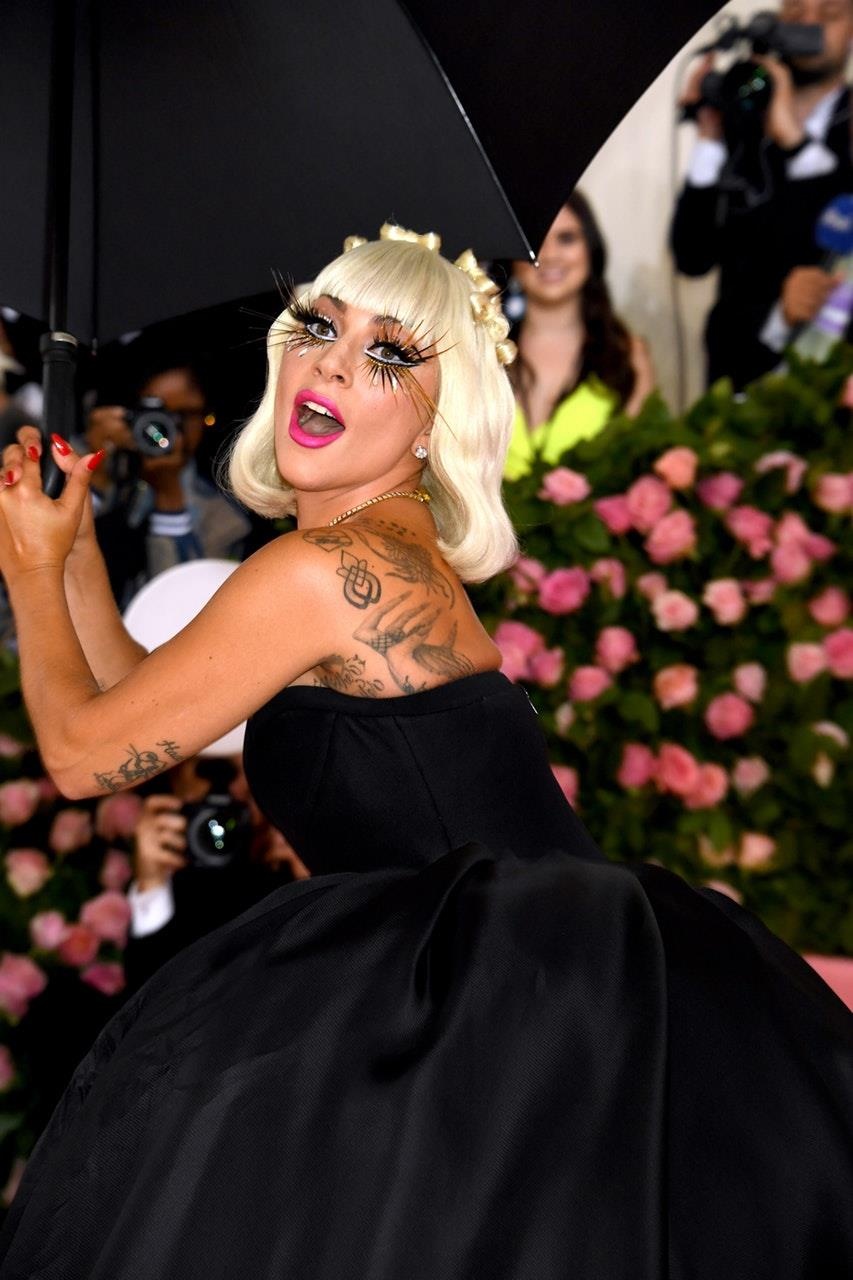 Ý Nghĩa đằng Sau 3 Lần Thoát Y Của Lady Gaga Trên Thảm đỏ Met Gala Giải Trí Znewsvn 7650