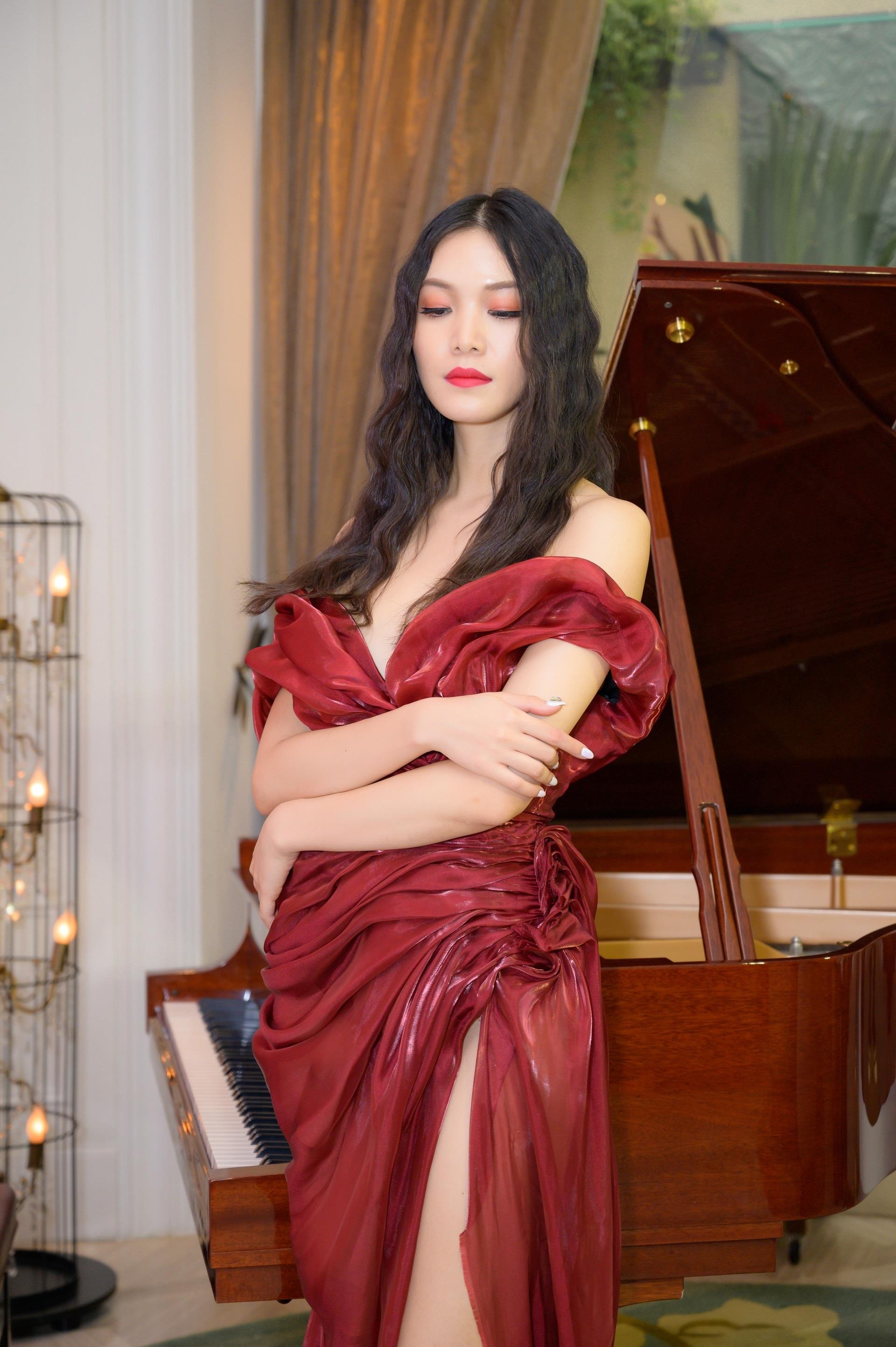 hoa hau thuy dung dao hoa anh 2