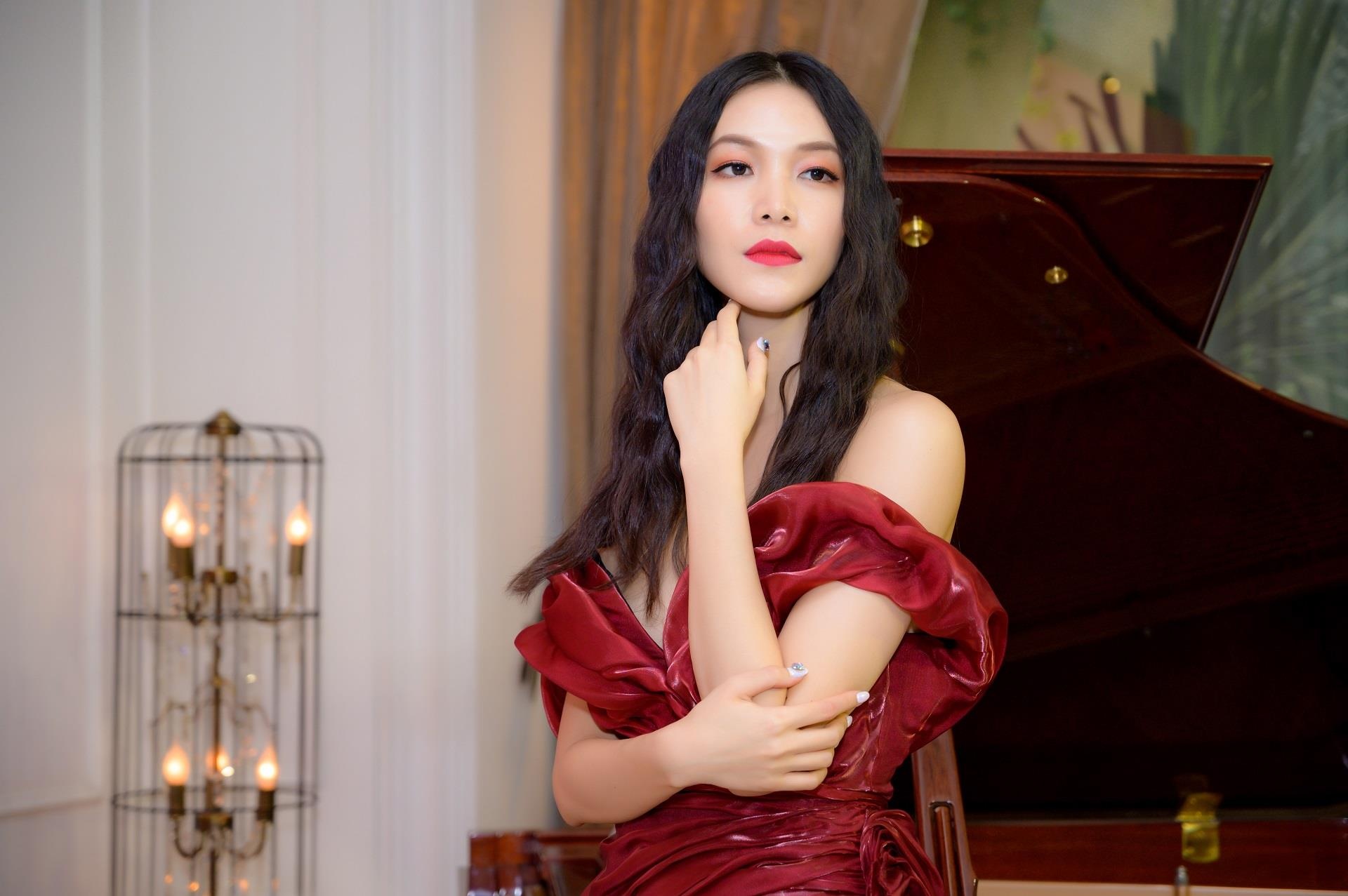 hoa hau thuy dung dao hoa anh 4