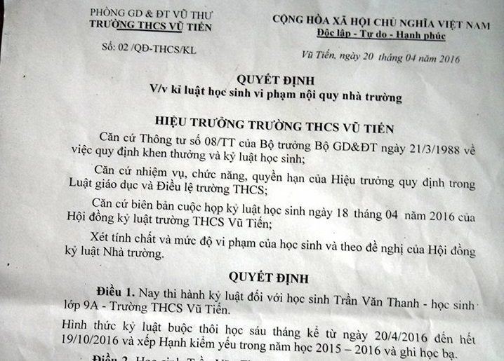 Hieu truong duoi hoc nam sinh di tieu bay noi gi? hinh anh
