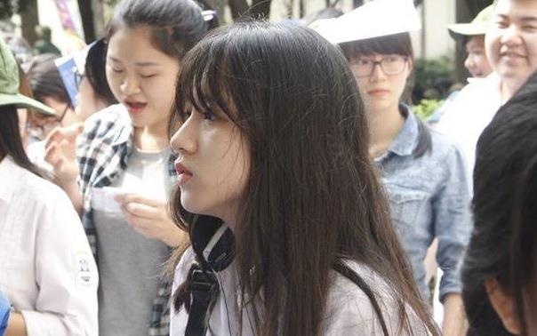 Dan mang truy tim co gai xinh dep tai diem thi DHQG Ha Noi hinh anh