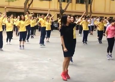 tap the duc tren nen nhac EDM anh 1