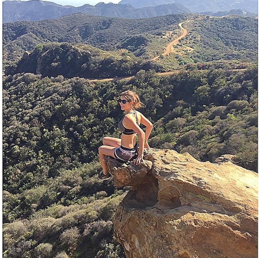 Hot girl noi tieng cong dong mang anh 11