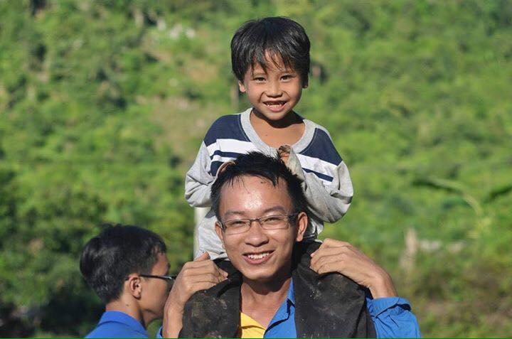 Khong phai tinh nguyen vien nao cung dung nang, dao muong hinh anh