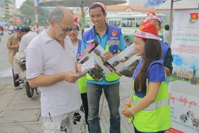 ba nu sinh tinh nguyen bi lu cuon anh 3