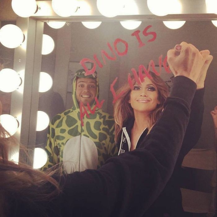 chang trai quen nhieu nguoi noi tieng anh 5