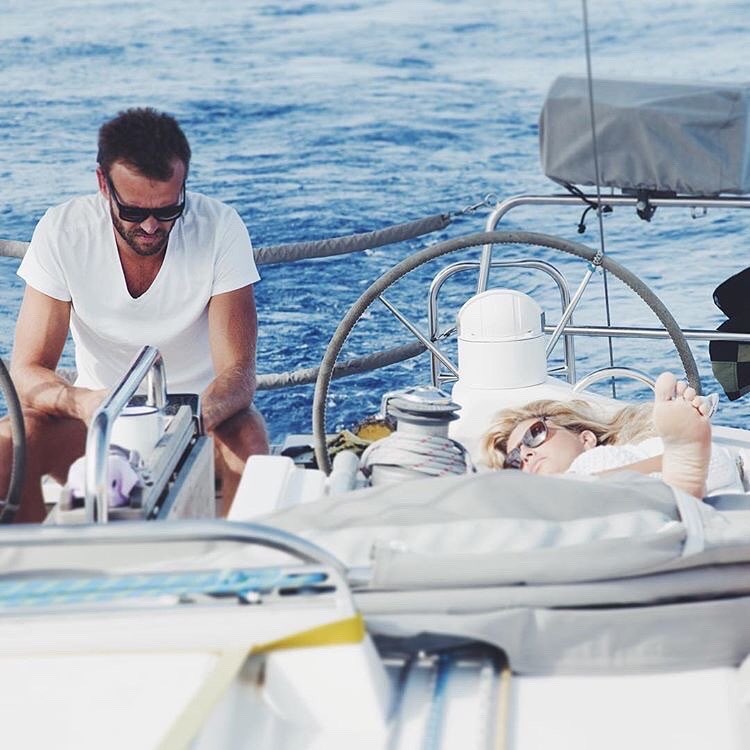 cap doi du lich anh 7