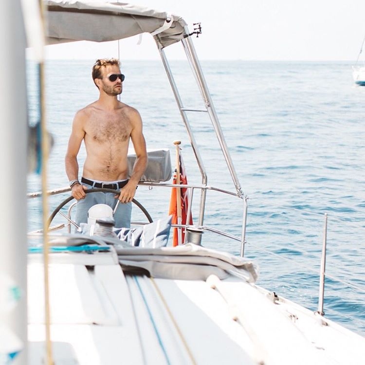 cap doi du lich anh 11