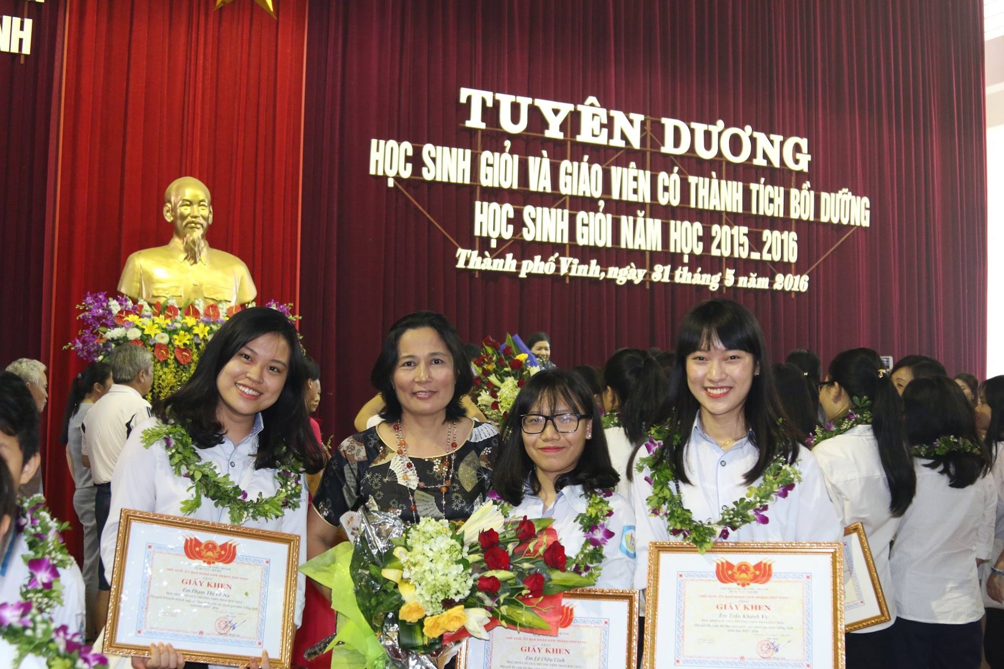 nữ sinh nói 7 thứ tiếng ảnh 3 nu sinh noi 7 thu tieng anh 3