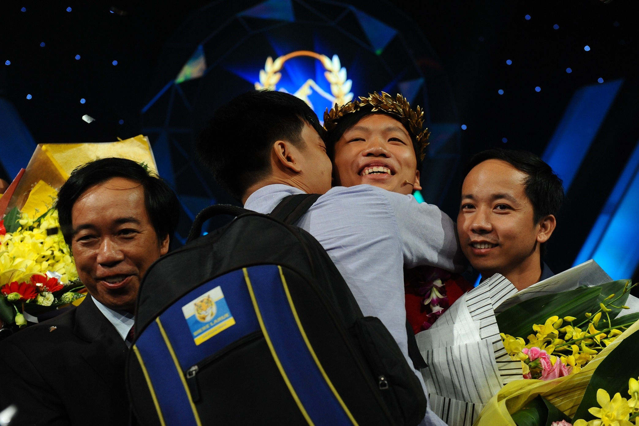 Giot nuoc mat cua tan vo dich Duong len dinh Olympia hinh anh