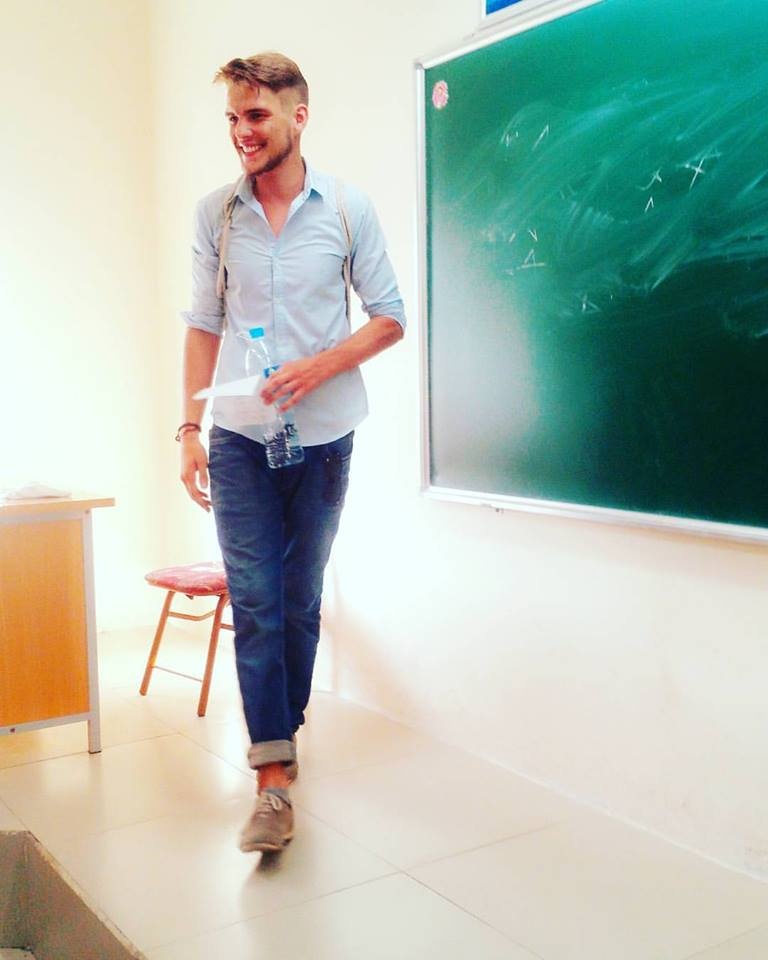 thay giao tieng anh dien trai anh 2