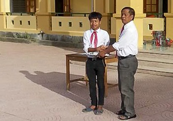 Học sinh nghèo trả tiền nhặt được  ảnh 1 Hoc sinh ngheo tra tien nhat duoc anh 1