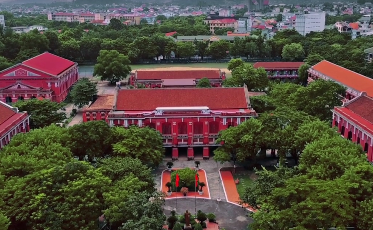 Truong Quoc hoc Hue nhin tu tren cao hinh anh