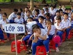 Hoc sinh Quang Tri bit mui vi chuong lon sat vach truong hinh anh