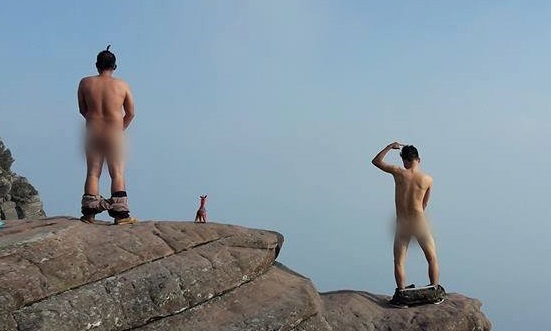 Hai phuot thu gay bat binh khi chup anh khoa than o Son La hinh anh
