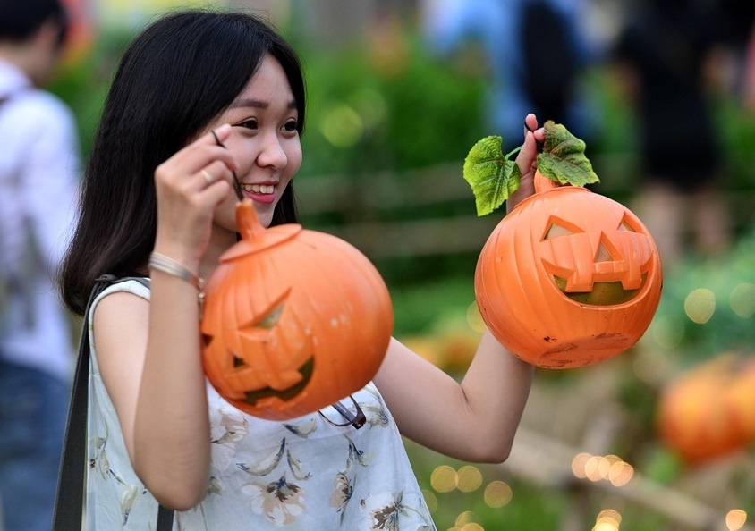 Nhung dia diem thu hut gioi tre Sai Gon dip Halloween hinh anh