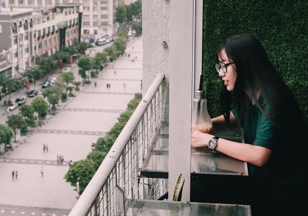 Ca phe chung cu tre trung giua Sai Gon hinh anh