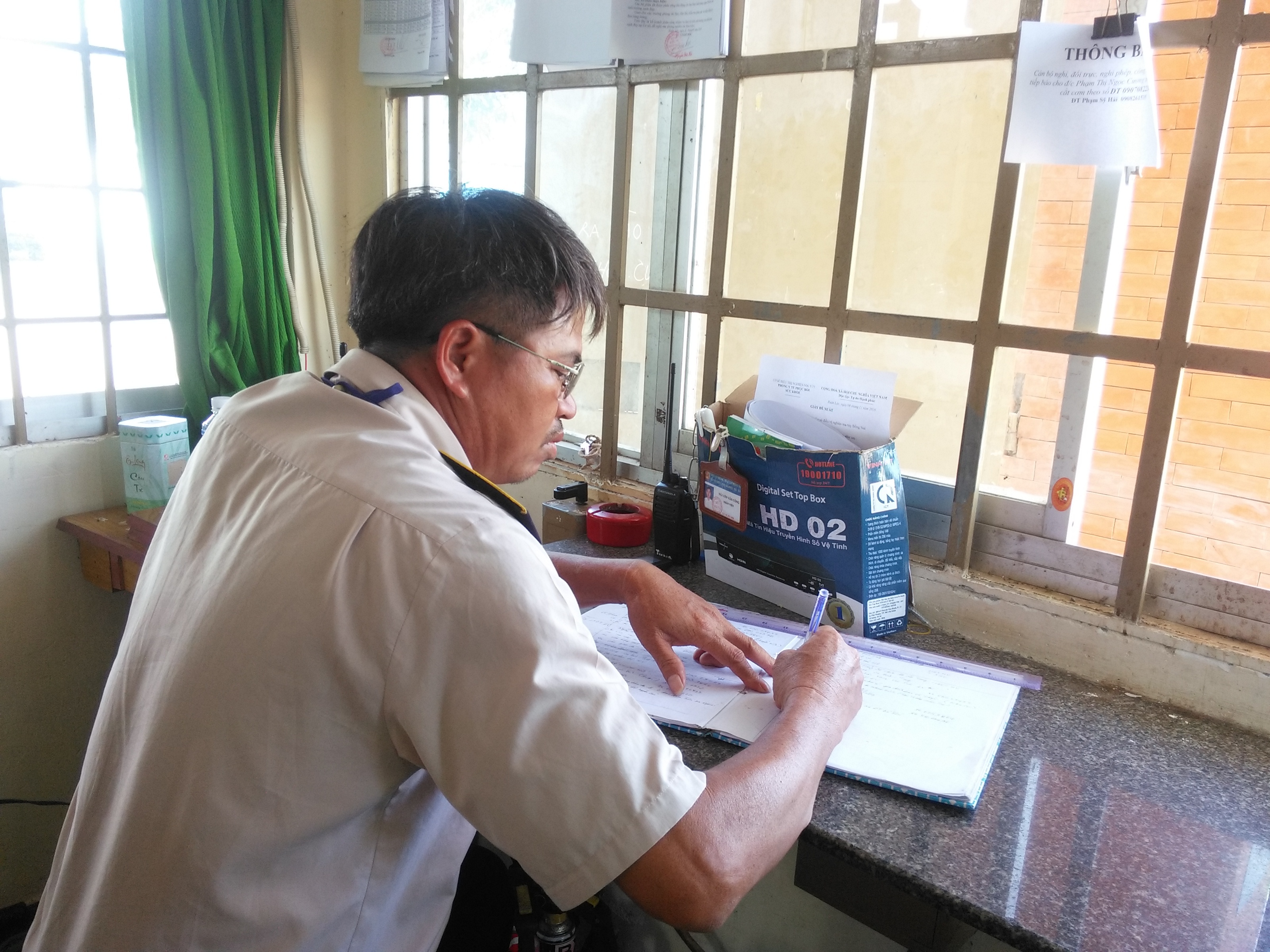 trốn trại cai nghiện ảnh 2 tron trai cai nghien anh 2