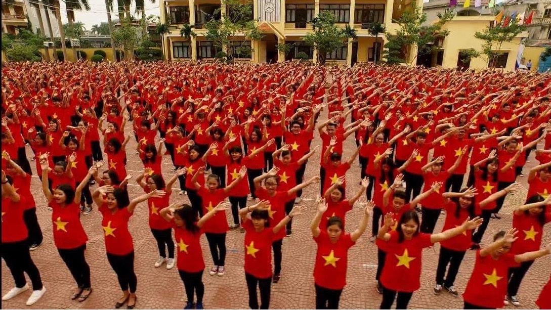 MV Mai truong trong toi hinh anh