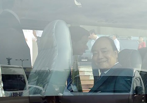 Thu tuong tham DH Quoc gia TP.HCM bang xe khach hinh anh