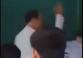 Giam thi danh hoc sinh hinh anh