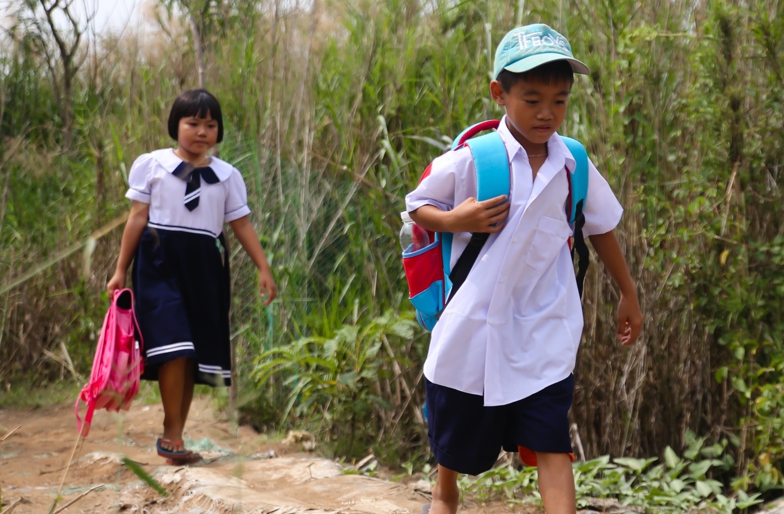 Duong den truong cua tre em nhap cu Sai Gon hinh anh