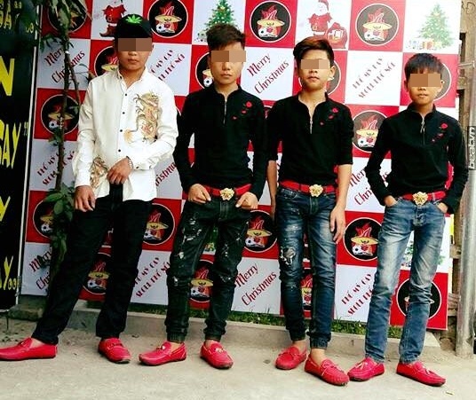 đi giày đỏ ảnh 1 di giay do anh 1