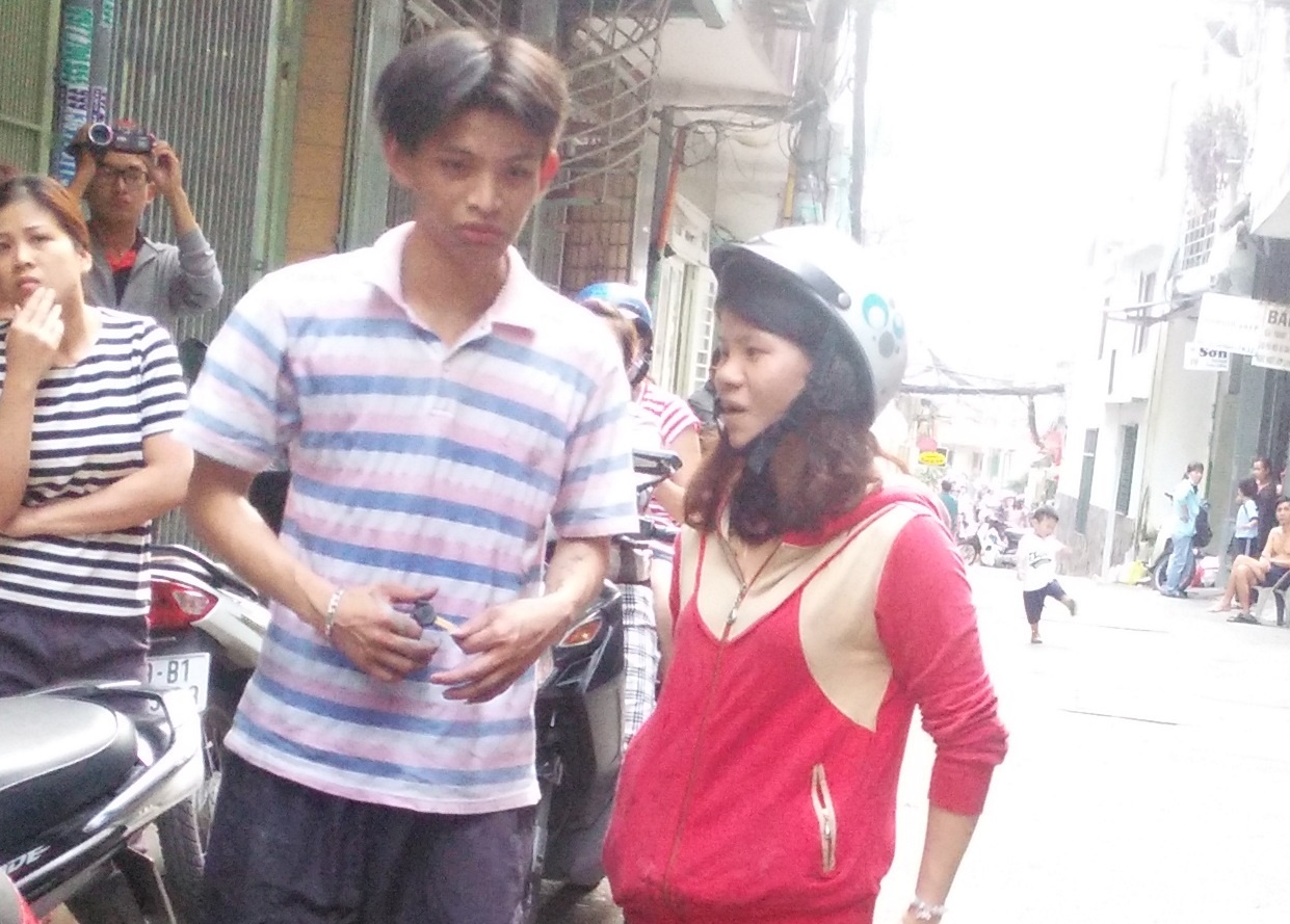 Chay nha 6 nguoi chet: 'Phai nhay lau vi lua da o sau lung' hinh anh