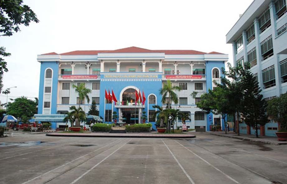 Hang tram sinh vien bi dinh chi thi vi chua dong hoc phi hinh anh