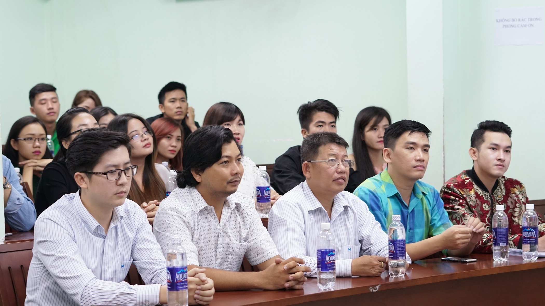 Lớp học MC ảnh 3 Lop hoc MC anh 3