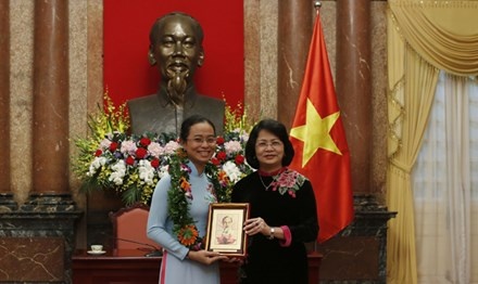 Nữ tiến sĩ nghiên cứu ung thư ảnh 1 Nu tien si nghien cuu ung thu anh 1