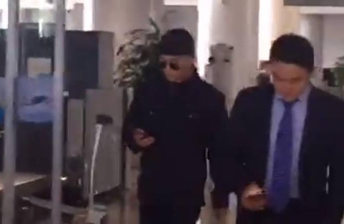 Fan keu goi nhau cu xu van minh khi don Seungri (Big Bang) hinh anh