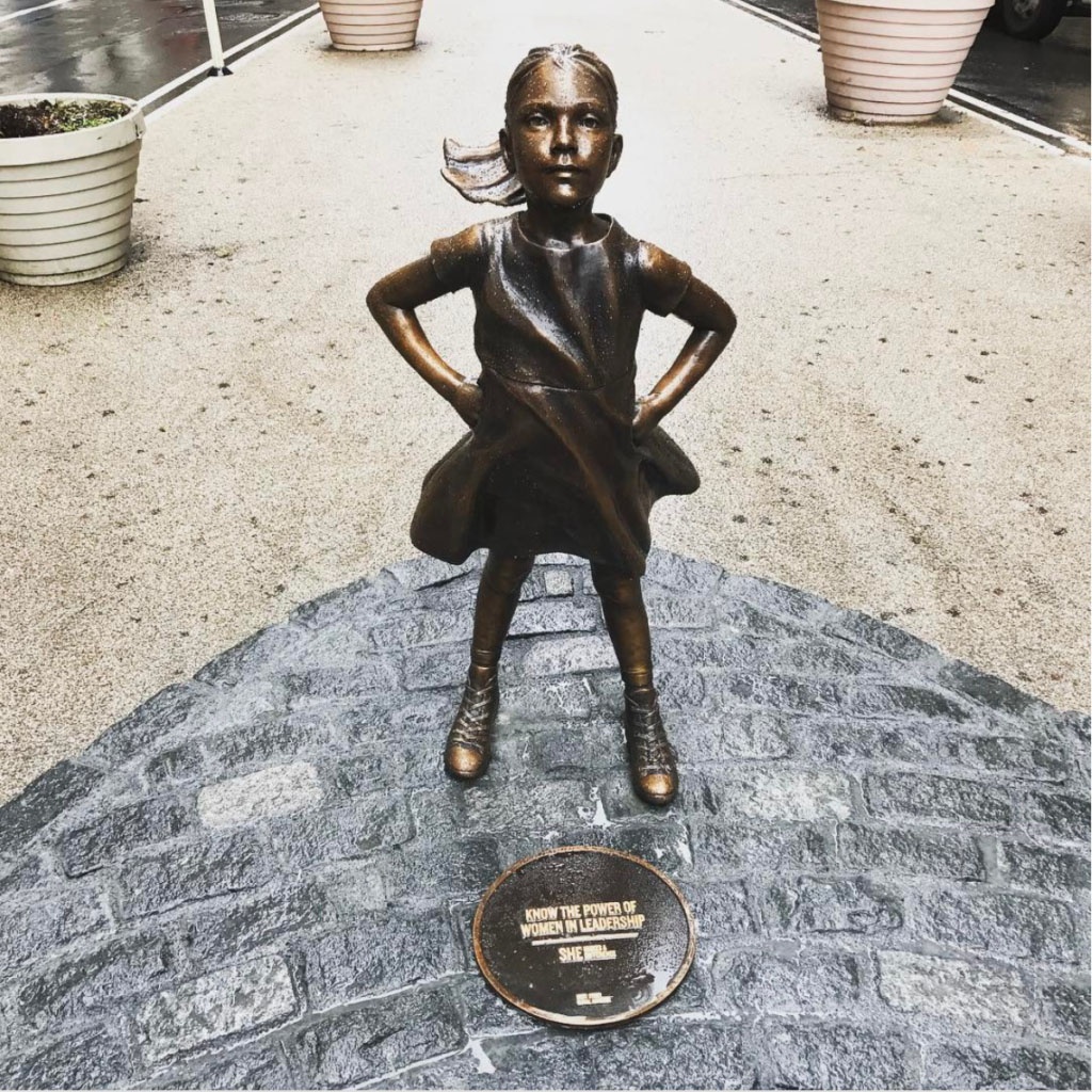 Fearless girl tại phố Wall New York ảnh 2 Fearless girl tai pho Wall New York anh 2