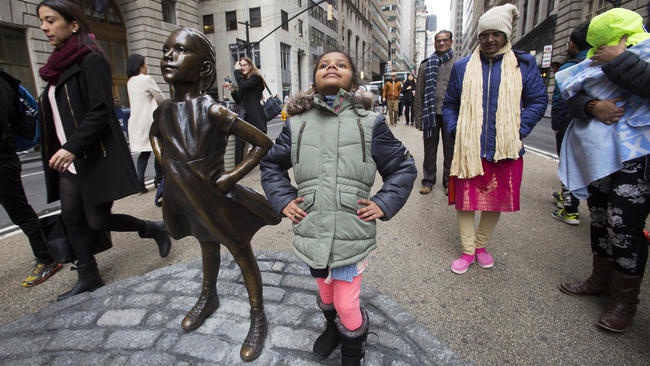 Fearless girl tại phố Wall New York ảnh 5 Fearless girl tai pho Wall New York anh 5