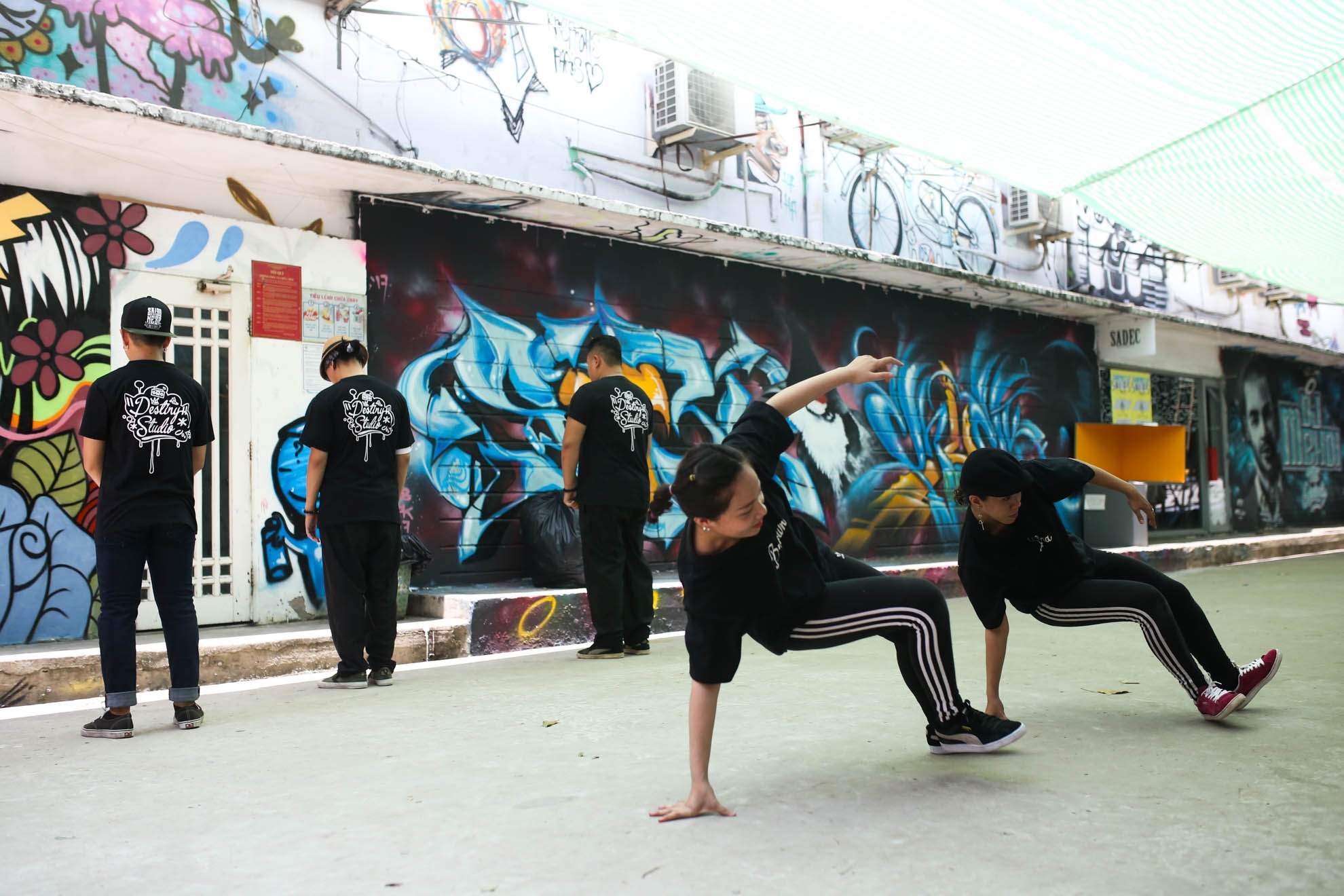 Nhung ngay cuoi cung cua gioi tre Sai Gon tai Nha ga 3A hinh anh