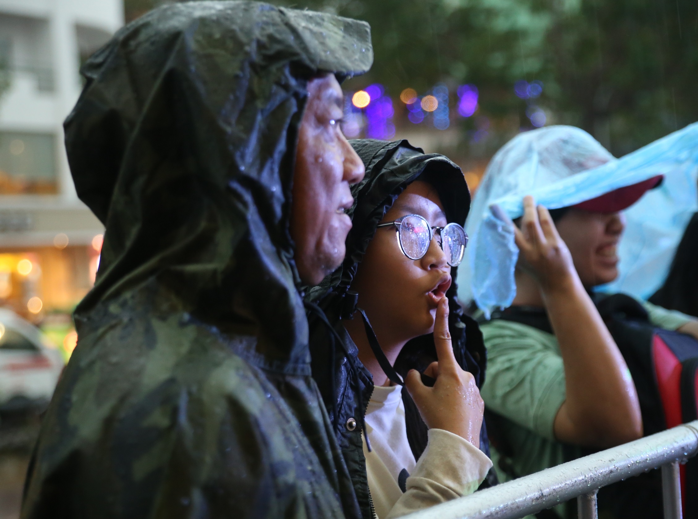 Bo doi mua dua con gai di mua album dau tay cua Son Tung M-TP hinh anh