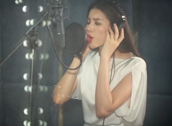 Va lang nghe minh - Pham Huong hinh anh