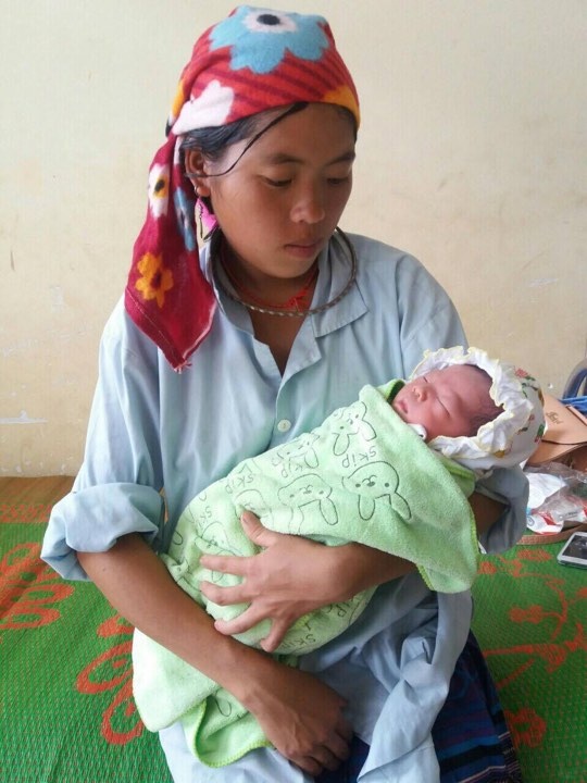 đỡ đẻ giữa đường ảnh 2 do de giua duong anh 2