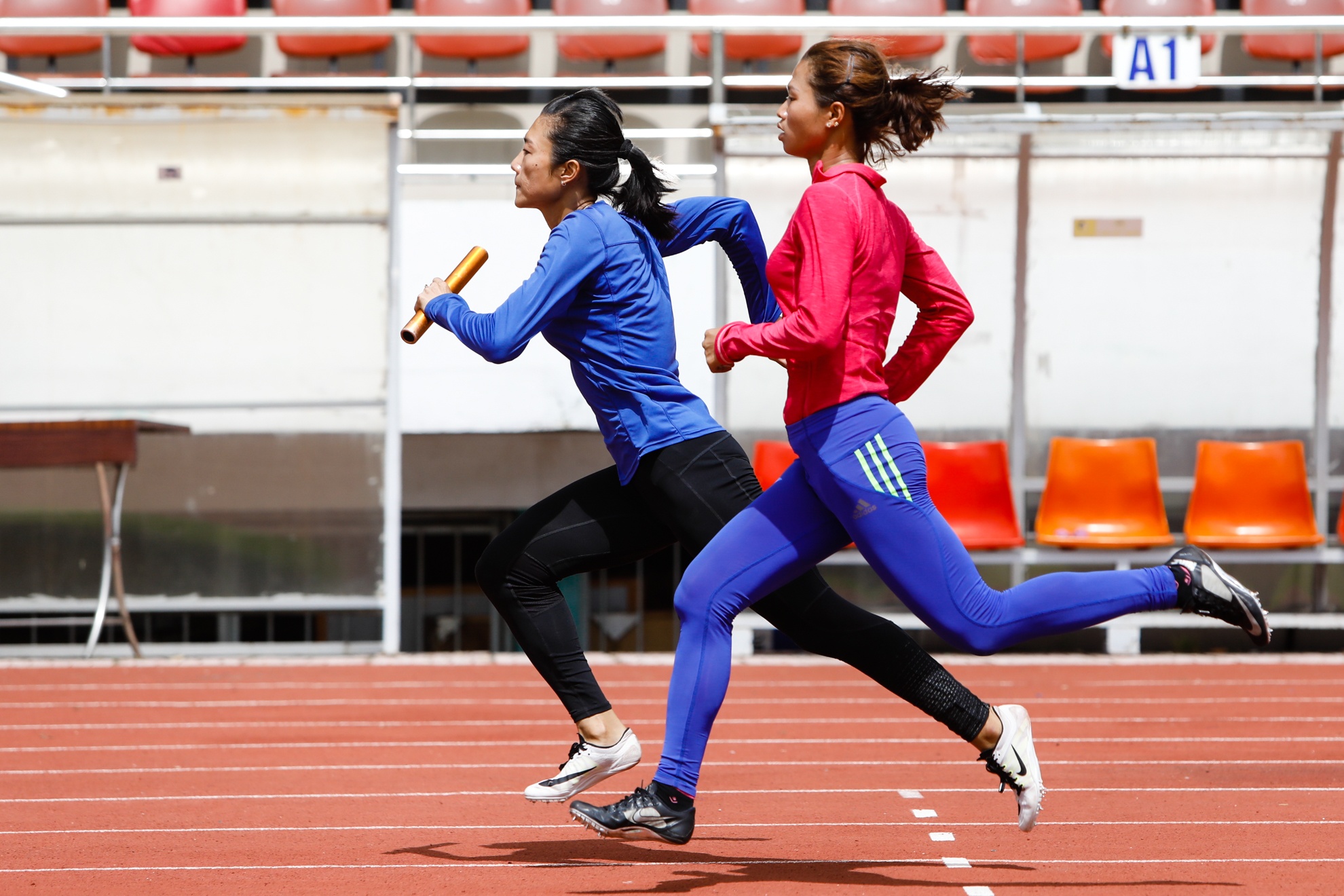 Tu Chinh va doi dien kinh chuan bi cho SEA Games anh 2