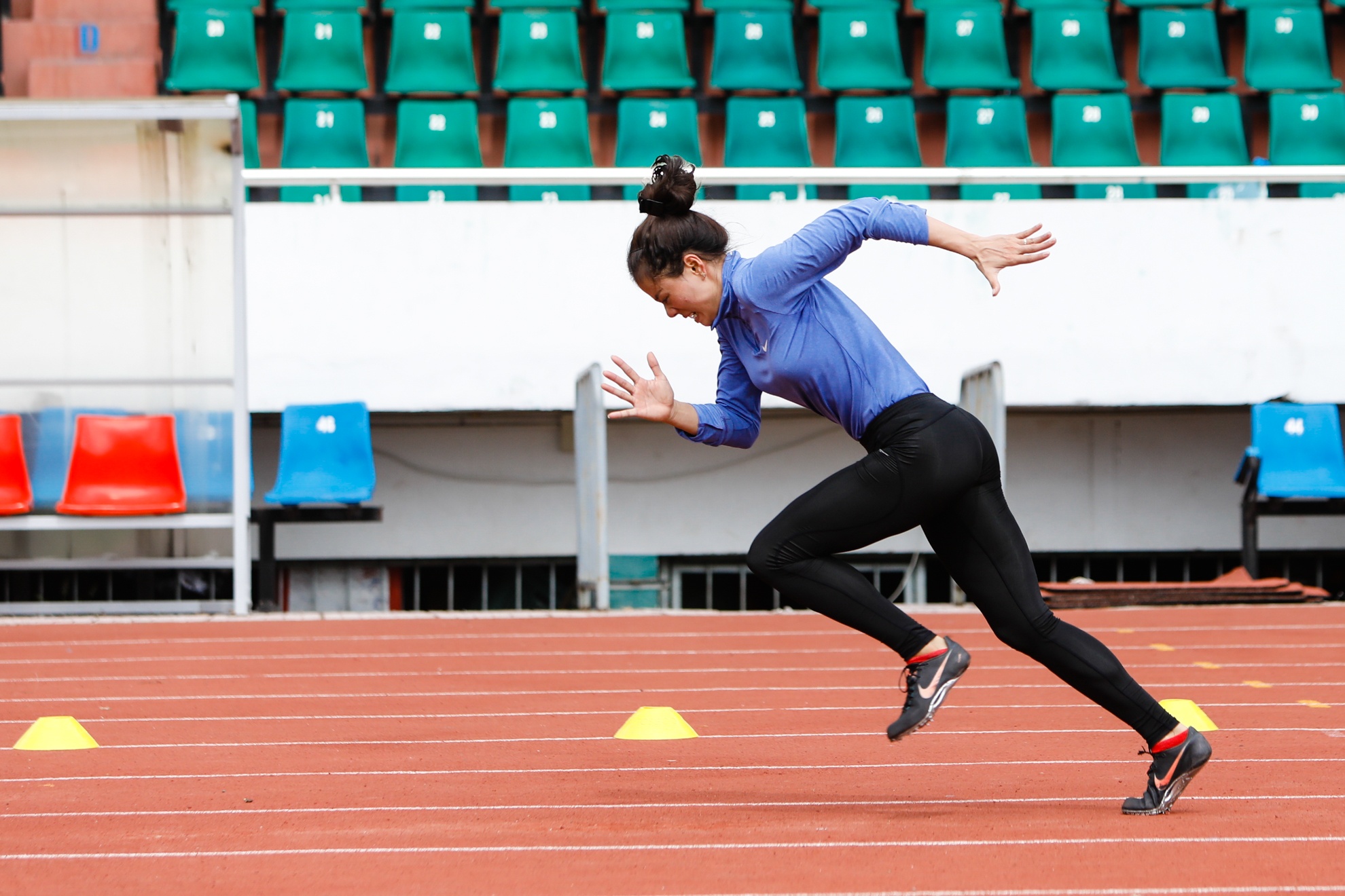 Tu Chinh va doi dien kinh chuan bi cho SEA Games anh 7