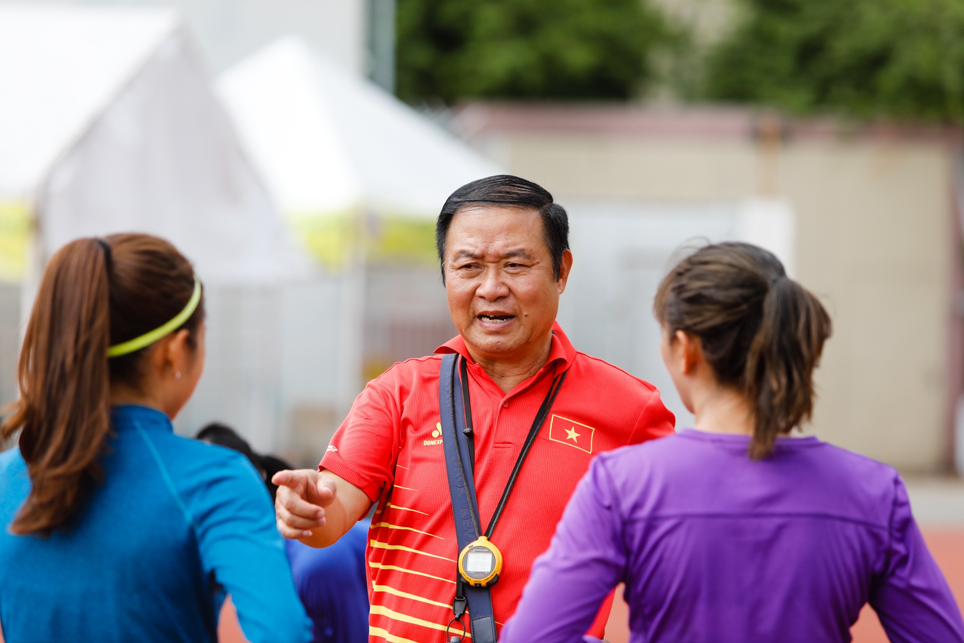 Tu Chinh va doi dien kinh chuan bi cho SEA Games anh 8