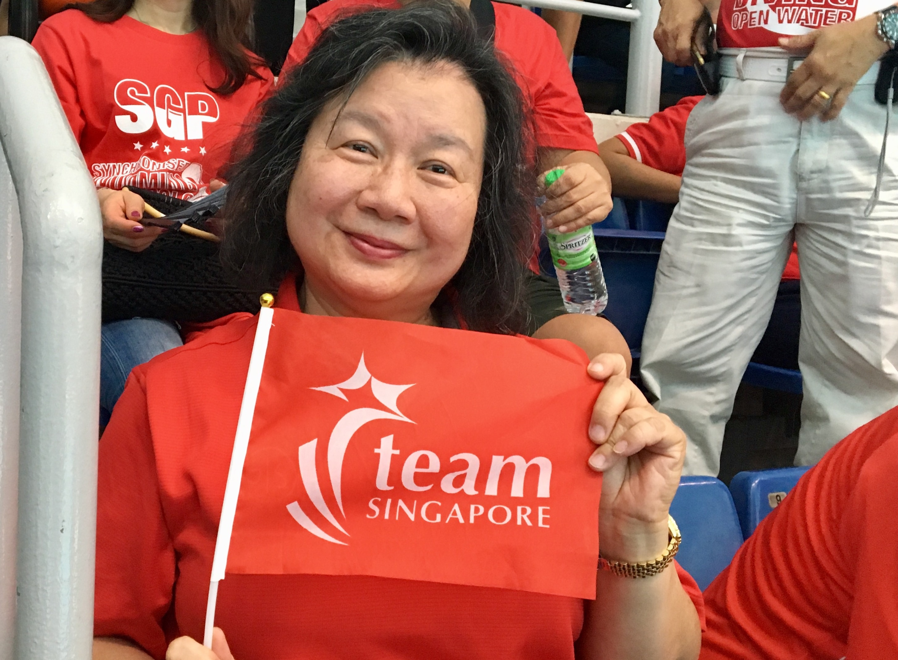 Me Schooling: 'Ban 3 can nha, no ngan hang 10 nam cho con hoc boi' hinh anh