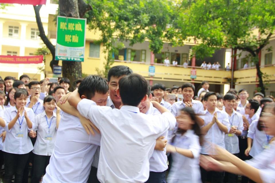 Chia tay Hiệu trưởng ảnh 1 Chia tay Hieu truong anh 1