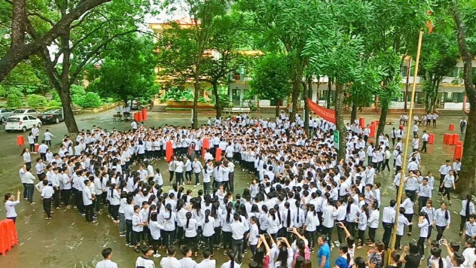 Chia tay hiệu trưởng ảnh 3 Chia tay hieu truong anh 3