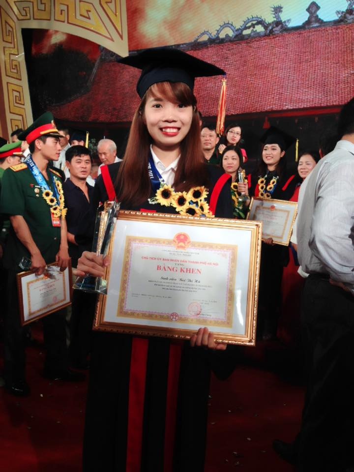 thủ khoa ở nhà chăn lợn ảnh 1 thu khoa o nha chan lon anh 1