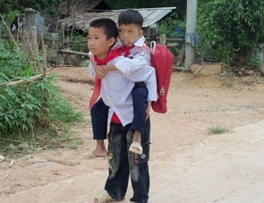 Cau ban 2 thang rong cong ban toi truong hinh anh