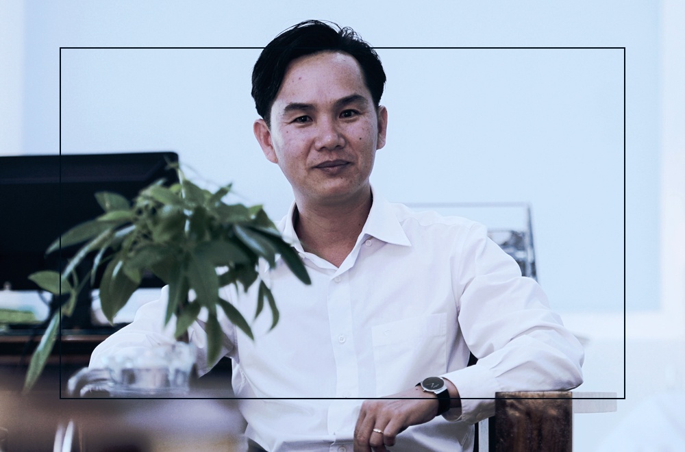 Hieu truong truong huyen dao cho hoc tro dung dien thoai, to son hinh anh